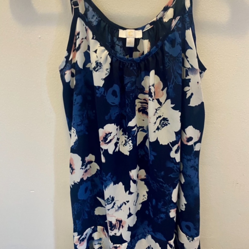 NWOT Floral top w/asymmetrical & ruffled hemline